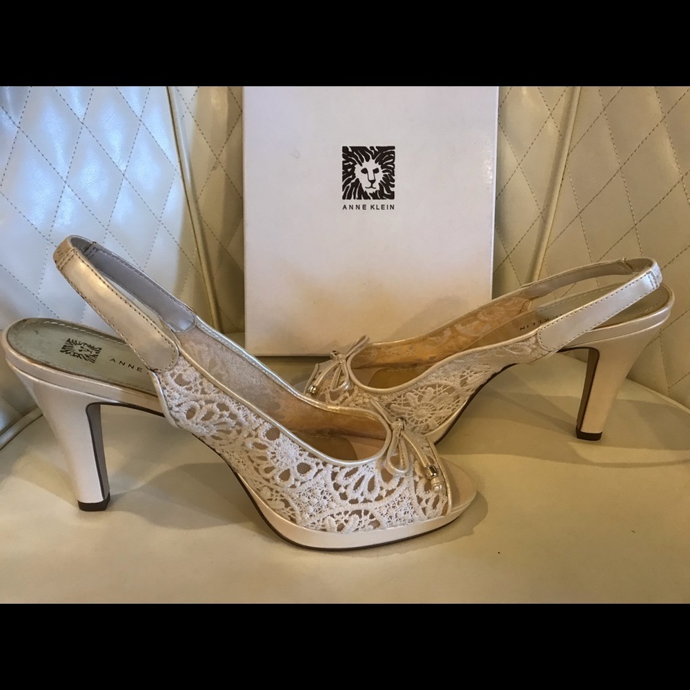 𝅺NEW Anne Klein Ivory Lace Shoes